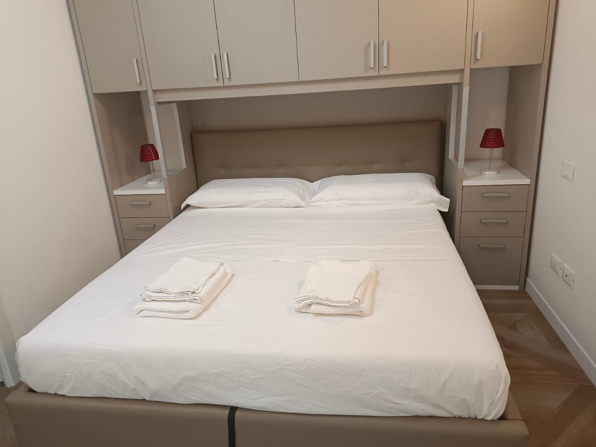 Apartamento Luminoso Bilocale Zona Tibaldi Bocconi Milán Exterior foto