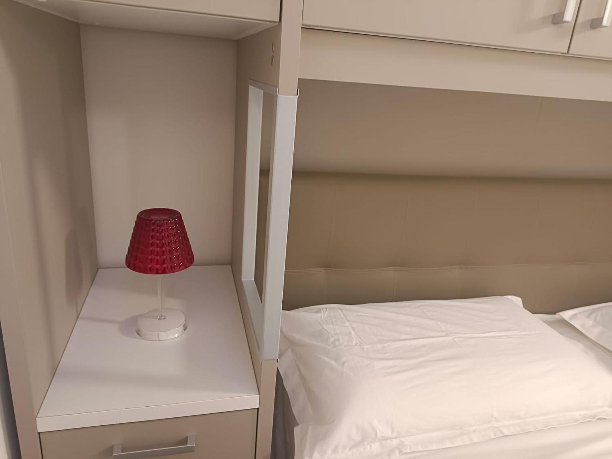 Apartamento Luminoso Bilocale Zona Tibaldi Bocconi Milán Exterior foto